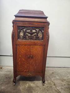 Antique Silvertone Victrola