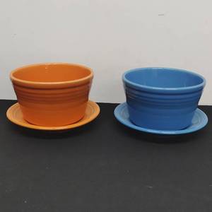 lot 3 image: Set of two Fiesta Planters with bases
