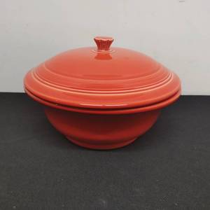 lot 6 image: Fiesta covered casserole, 2 pc set