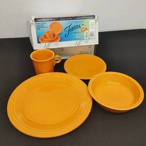 lot 11 image: Boxed Fiesta Set in Tangerine