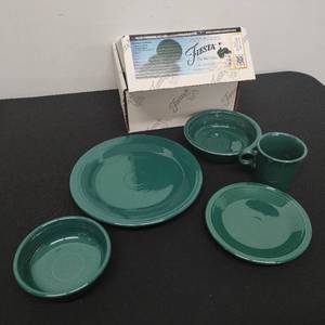 lot 12 image: Boxed Fiesta Set in Evergreen with additional matching bowl