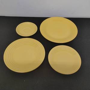 lot 14 image: Set of 4 Fiesta Plates in yellow, potentially Daffodil tone