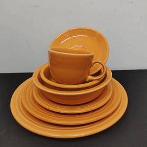 lot 15 image: Set of 7 Fiesta Ware, potentially Butterscotch tone