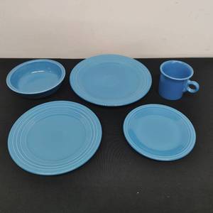 lot 18 image: Set of 5 Fiesta Ware, potentially Peacock or Lapis tone
