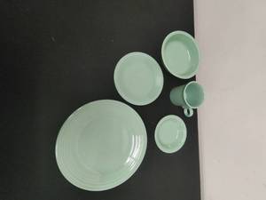 lot 26 image: Set of 5 Fiesta Ware, potentially Meadow (mint green) tone