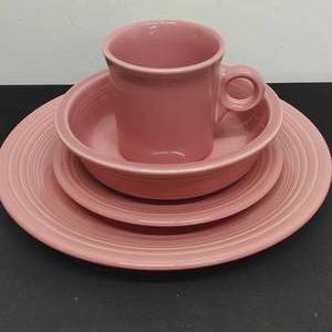 lot 29 image: Set of 4 Fiesta Ware, potentially in Rose