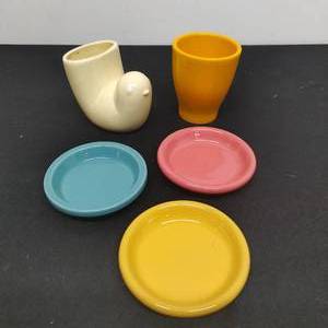 lot 45 image: Set of planters and saucers