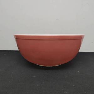 lot 46 image: Vintage Pyrex Nesting Bowl