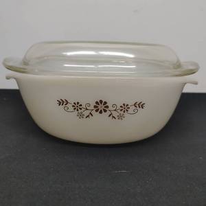 lot 47 image: Vintage Pyr-o-rey Dynaware Casserole with Lid