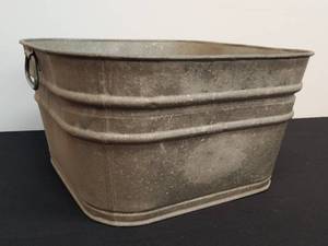 lot 55 image: Large Galvanized Metal Bucket
