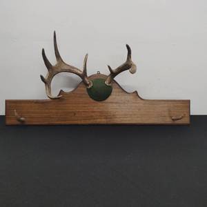 lot 69 image: Antler Wall Hook Dcor
