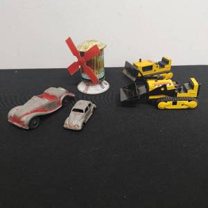 lot 82 image: Five Toys