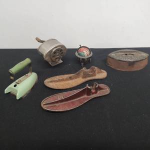 lot 83 image: Collection of Vintage Items