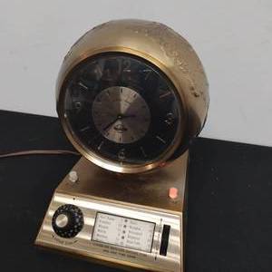 lot 95 image: Globe World Clock by Zonemaster