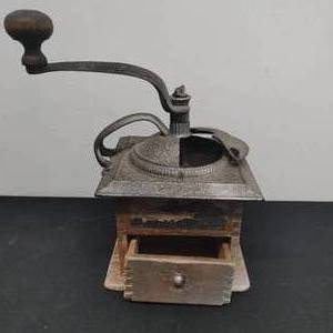 lot 107 image: Vintage Coffee Grinder