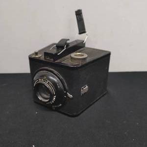 lot 108 image: Six-16 Brownie Special Vintage Camera