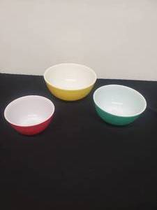 lot 158 image: Three Pyrex Bowls
