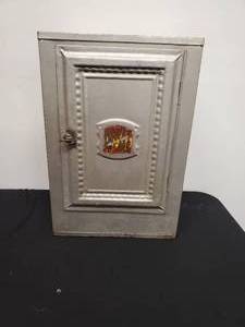 lot 156 image: Vintage The Home Comfort Company Inc. BreadCake Cabinet