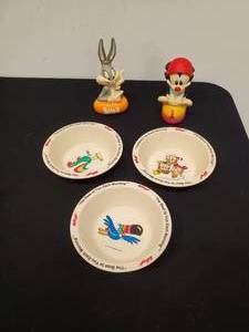 lot 151 image: Three Vintage Kellogs Cereal Bowls And Two Cartoon Toothbrush Holders