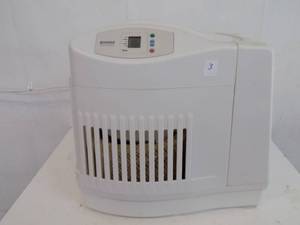 lot 3 image: Kenmore Quite Comfort Humidifier