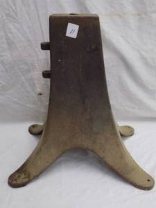 lot 11 image: Vintage Cream Separator Base 19 Height