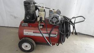 lot 17 image: Sawborn Air Compressor