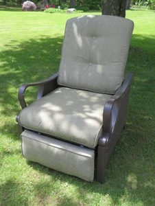 lot 2 image: WICKER LOOKING PATIO RECLINER
