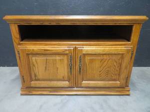 lot 7 image: SOLID WOOD TV STAND