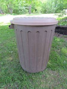 lot 19 image: GARBAGE CAN