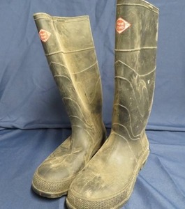 lot 29 image: RED BALL RUBBER BOOTS