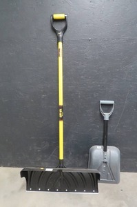 lot 33 image: YO-HO FIBERGLASS HANDLED SNOW SHOVEL