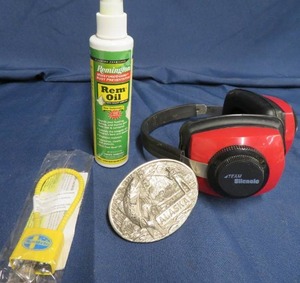 lot 42 image: MISC HUNTING ITEMS