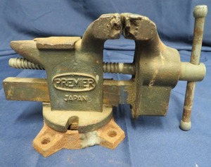 lot 53 image: PREMIER TABLE VICE.