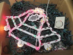 lot 69 image: LARGE BOX OF CHRISTMAS LIGHTS