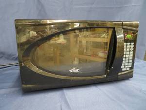 lot 84 image: RIVAL 700 WATT MICROWAVE