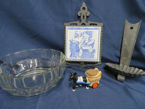 lot 90 image: YUTA CAST IRON TRIVET, VINTAGE ASHTRAY