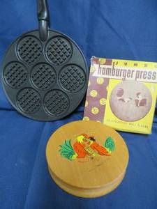 lot 91 image: VINTAGE HAMBURGER PRESS AND NORDIC WARE PANCAKE PAN.