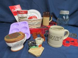 lot 94 image: 2 VINTAGE ASHTRAYS MADE IN JAPAN. BLUE BALL JAR, CAMPBELLS SOUP