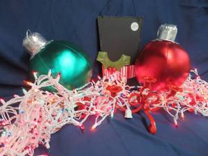 lot 100 image: DECORATIONS