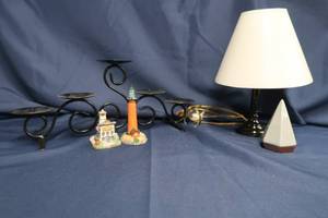 lot 86 image: 5 PLACE METAL CANDLABRA WITH A METAL LAMP.