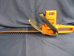 lot 108 image: LAWNMATE 16 HEDGE TRIMMER