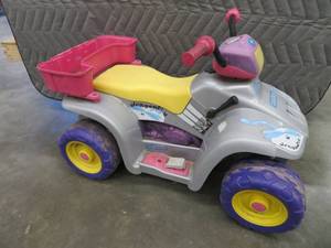 lot 116 image: CUTE LITTLE 4 WHEELER.