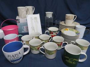lot 124 image: KITCHEN GOODIES