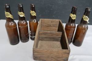 lot 113 image: VINTAGE BOX 6.5X11 WITH 5 HAMMS BOTTLES