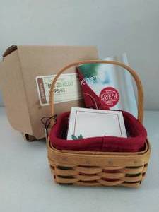 2003 Longaberger Holiday Cheer Basket