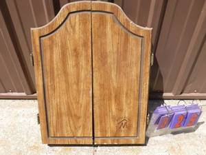 lot 25 image: Marlboro fiber dart board. Back is loose & could use a good cleaning. As shown.