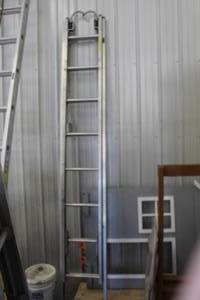 lot 607 image: Aluminum Extension Ladder 16