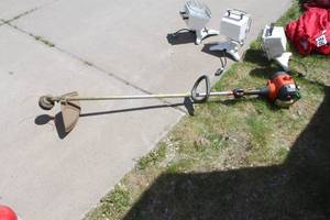 lot 618 image: Husqvarna Line Trimmer Gas Powered 125L
