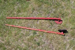 lot 645 image: Lot of (2) Metal Bars with Rubber Pads 47L