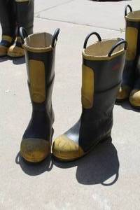 lot 671 image: Ranger Shoe-Fit Natural Rubber Boots Size 10 Medium